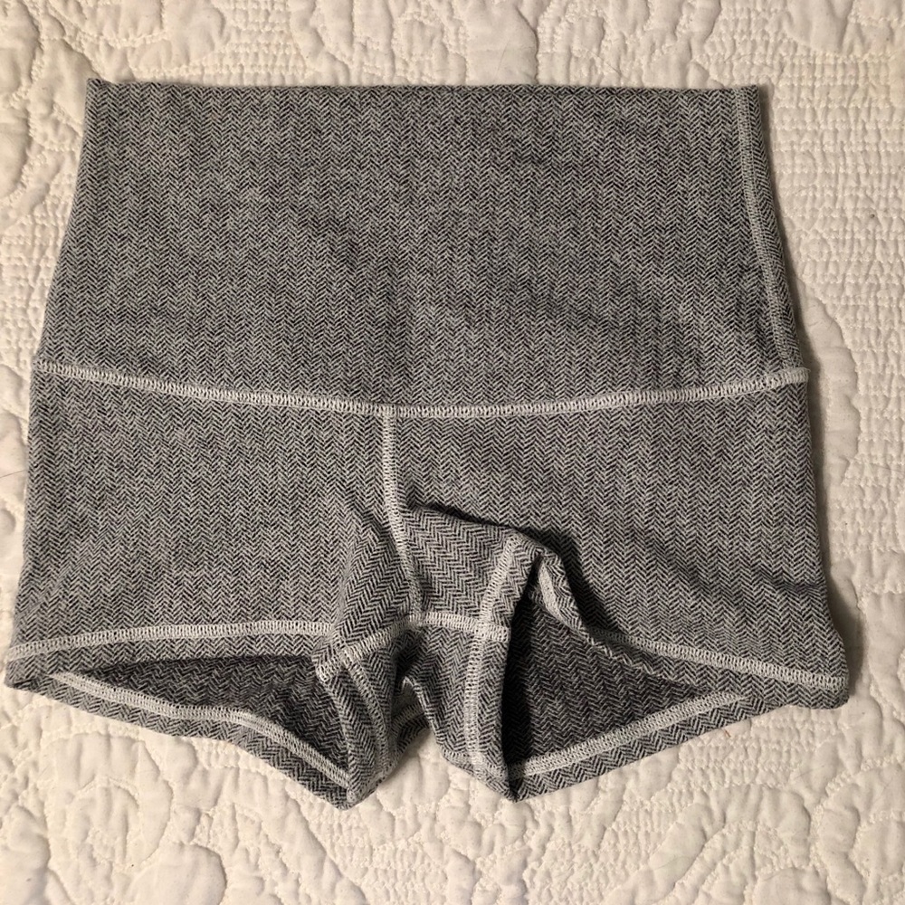 Lululemon In Movement Short 2.5” - size 4